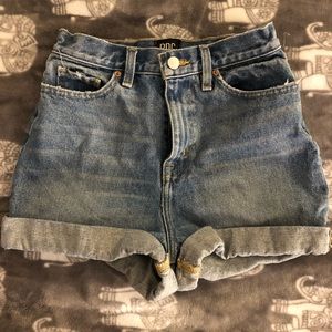 SALE 🔥 BDG Mom Jean Shorts